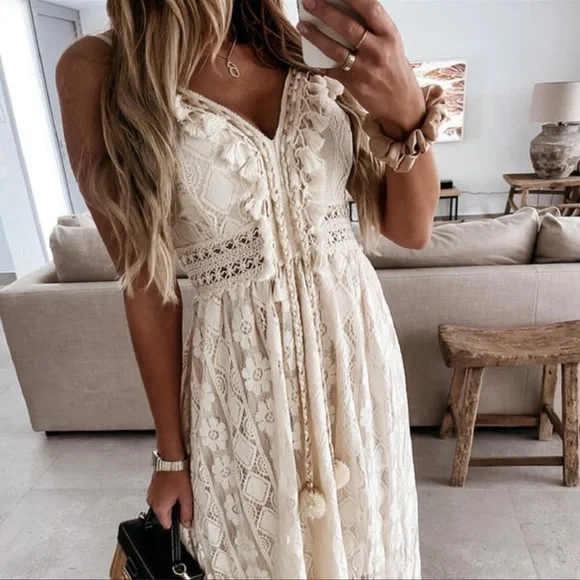 New Boho Summer Lace Dress With Tassel Front - Picture 2 of 5
